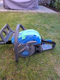 Predam motorovu pilu.