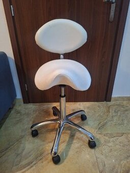 Kozmetická taburetka