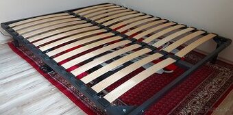 Kovový rám postele