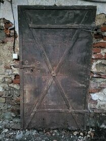 Starožitné železné dvere