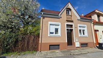 Objavte potenciál bývania v rodinnom dome v centre Piešťan
