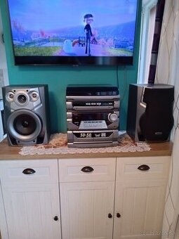 Predám veľkú hifi vežu Philips cena 99 eur.