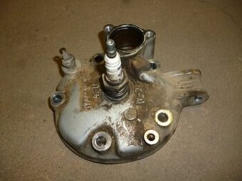 Yamaha TDR 125. Hlava.  Rok 2002