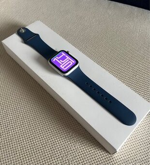 Apple Watch SE 40mm v záruke do 23.12.2026