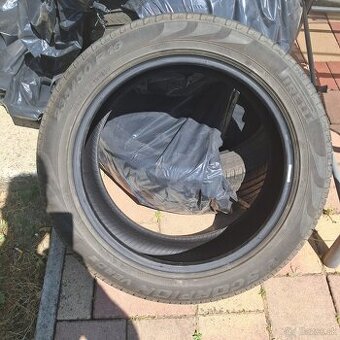 235/50 r19 99V