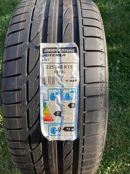 Bridgestone POTENZA S001 225/40 R19 93Y