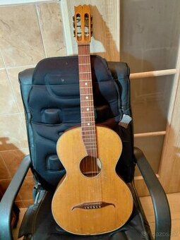 STARA. GITARA