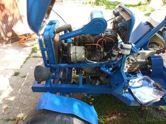 Málo traktor