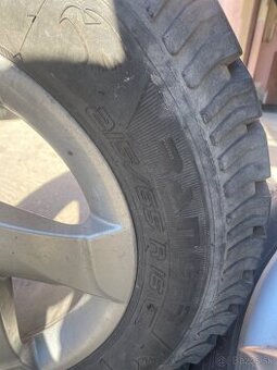 Predam gumy 215/65r16 zimne