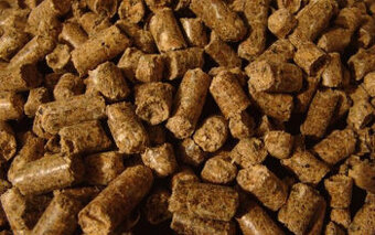 Predám slamové pelety 15kg vrecia