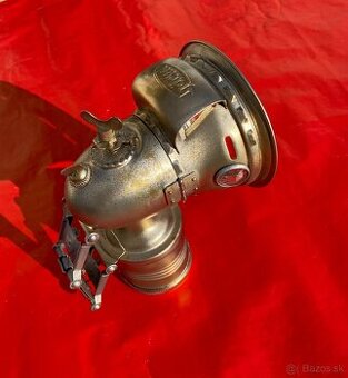 Karbidová lampa na historický bicykel.