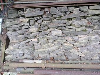 Predám štiepany kameň plyty-nepoužite