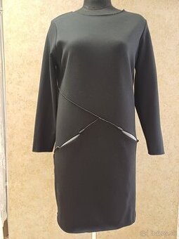 šaty značky Monari