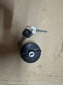 Víčko nádrže Mercedes