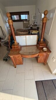 Starozitny toaletny stolik Biedermeier (cca r. 1840) so zrka
