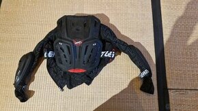 Tvrdá škrupina 4.5 Body Protector Junior je vystlaná nárazov