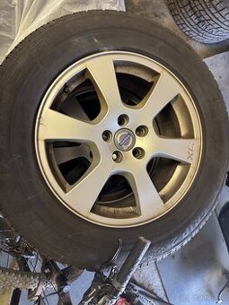 Disky Volvo so zimnymi pneumatikami 235/65/R17