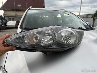 Ford fiesta 2009 predné svetla