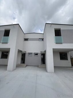 Nesvady prenájom 2 apartmánov dlhodobo Nesvady