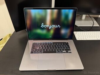 MacBook Pro i9 16GB / 1TB