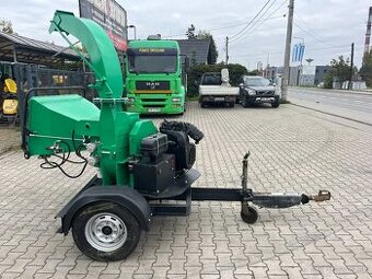 Mobilný sekač dreva so spaľovacím motorom, drvič konárov