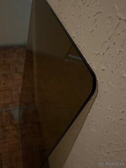 Sklo s oblými hranami