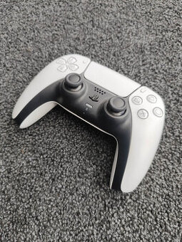 Herný ovládač na PS 5