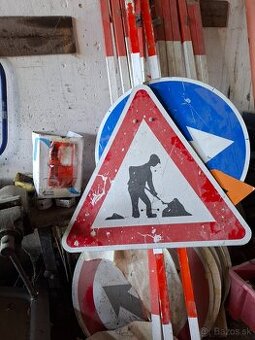 Predám dopravné značky.