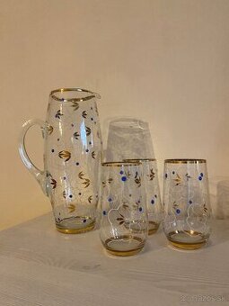 SKLENENÝ KRČAH A POHÁRE