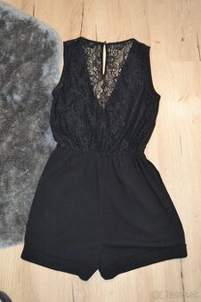 Elegantný krátky overal s čipkou na chrbte, veľ.XS