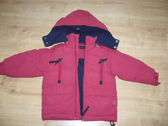 Bordová veľmi hrubá bunda na 3-4 roky