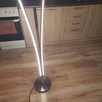 Stojacá LED lampa