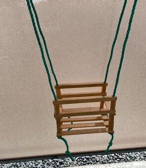 Detska drevena hojdacka