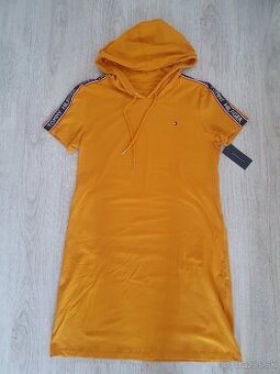 Tommy Hilfiger šaty M

:

športové šaty s kapucňou M