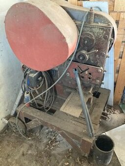 Profilové nožnice.