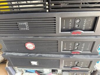 APC Smart-UPS 3000 RM