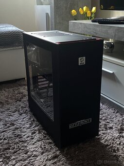 i7-7700, GTX 1080, 16GB RAM, SSD + HDD