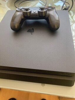 Predám PlayStation 4 Slim + ovládač+ volant a Disky s hrami.