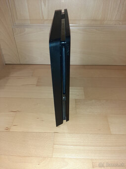 Playstation 4 Slim 500GB + 1xDualShock + 1 hra