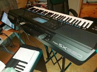 YAMAHA PSR SX 920