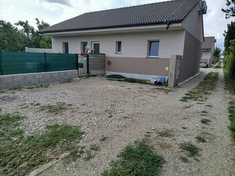 PET FRIENDLY 3-izb. bungalov so záhradkou a 2x park.miestom