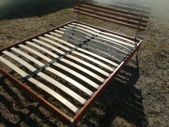 Pevna manzelska postel 160x200cm z masivneho dreva