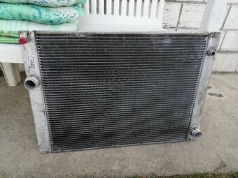 BMW E60 550i 525i 530i  chladič