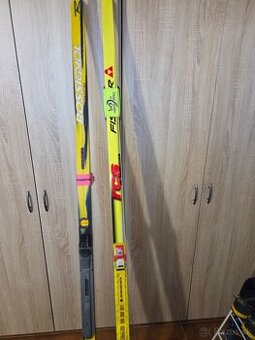 Predám dva pary bežeckých lyží