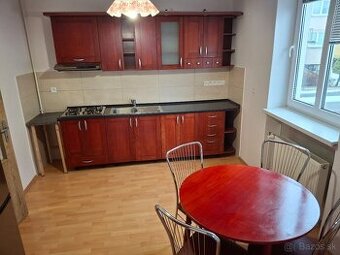 Prenájom 3,5-izbového bytu vo ZV