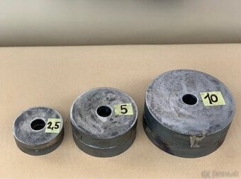 Závažia, činky, nakladacie kotúče na posilnovanie