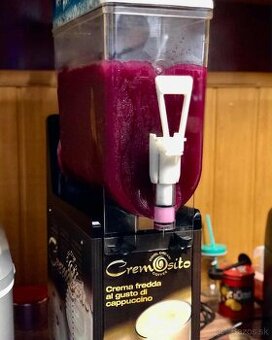 Stroj na výrobu ľadovej drte