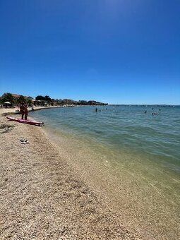 Chorvátsko dovolenka ubytovanie apartman len 3 domy od pláži