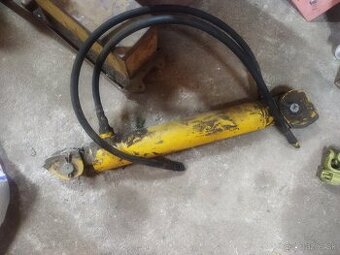 Hydraulický valec