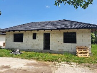 5 izbový rodinný dom, Valča
